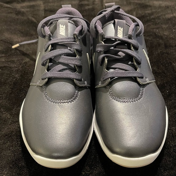 Nike Gray Golf Shoes - Picture 5 of 5